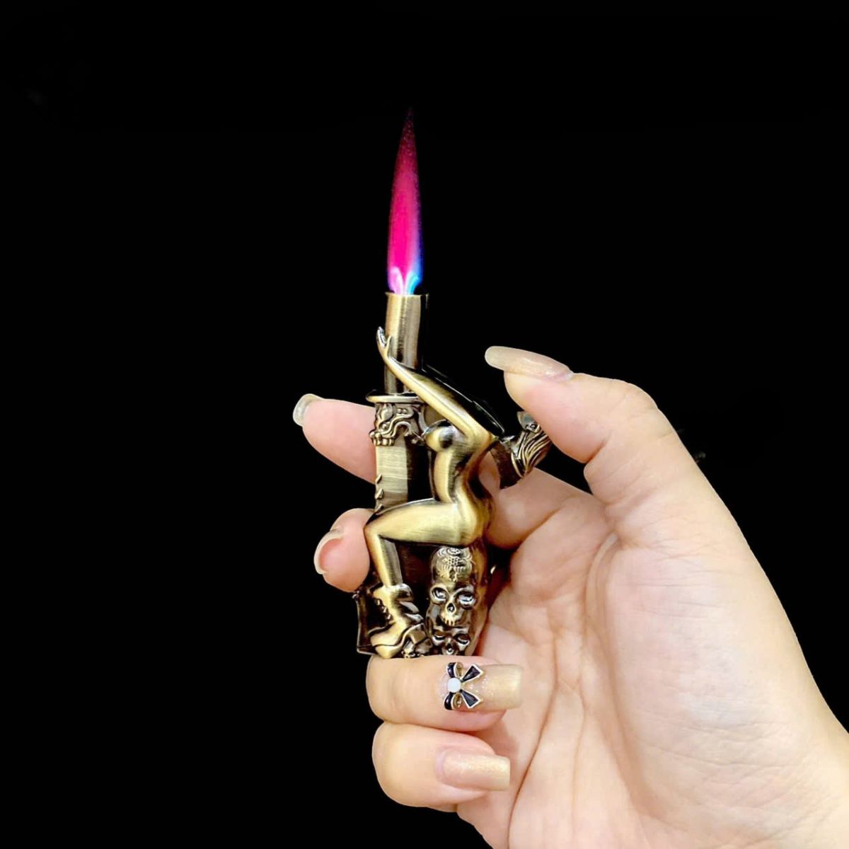 https://batluasile.com/bat-lua-kho-hinh-la-bai-co-den-soi-tien-gia-xai-ga-vang